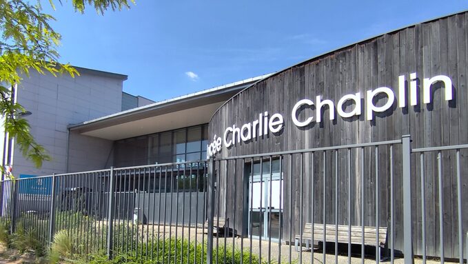 photo devanture lpo charlie chaplin.jpeg